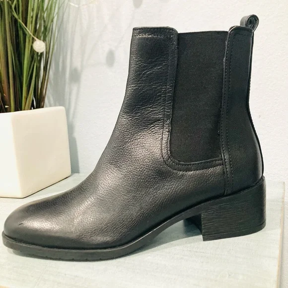 NEW Kenneth Cole Reaction Salt Chelsea Black Leather Ankle Bootie Women’s 7.5 - Picture 2 of 11